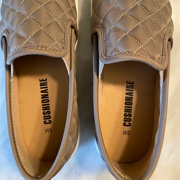 NEW Cushionaire Quilted Sneaker - Women’s size 6 - Picture 3 of 5